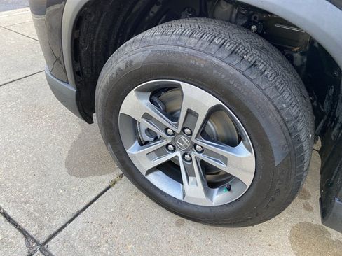 Used 2025 Honda Pilot EX-L image 17