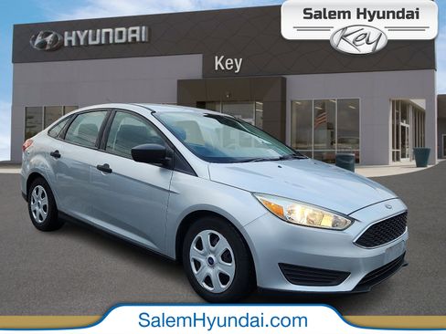 Used 2016 Ford Focus S image 1