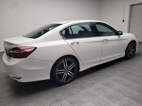 Used 2017 Honda Accord Sport image 10