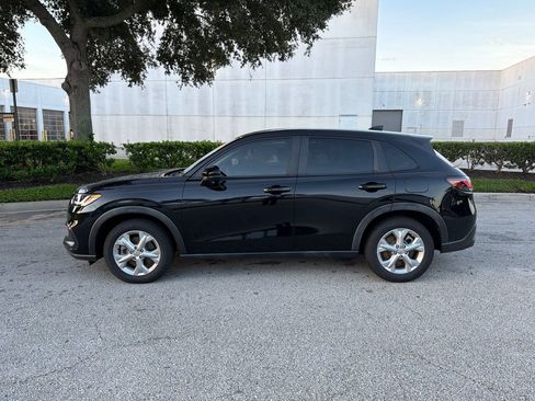 Used 2023 Honda HR-V LX image 2