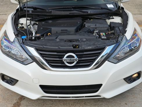 Used 2017 Nissan Altima 2.5 SR FWD image 7