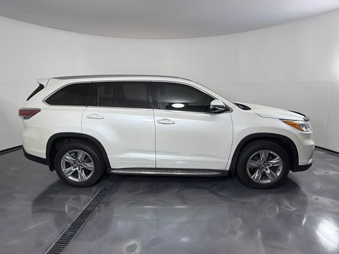 Used 2016 Toyota Highlander Limited FWD image 4