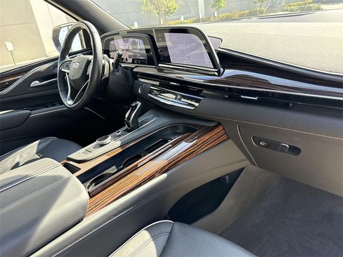 Used 2024 Cadillac Escalade ESV Premium Luxury image 29