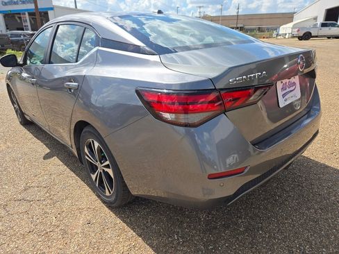 Used 2021 Nissan Sentra SV image 3