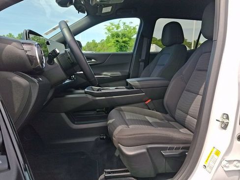 Used 2025 Chevrolet Equinox LT AWD/4WD image 13