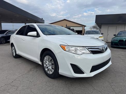 Used 2012 Toyota Camry image 3