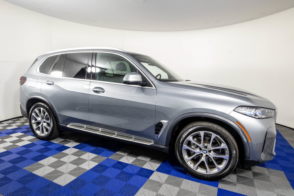 Used 2024 BMW X5 xDrive40i w/ Premium Package AWD/4WD image 4