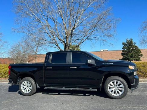 Used 2020 Chevrolet Silverado 1500 Custom w/ Custom Value Package image 3