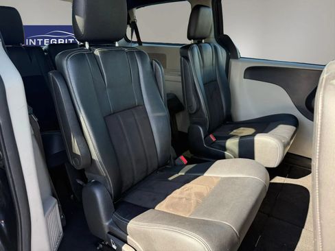 Used 2019 Dodge Grand Caravan SXT FWD image 35