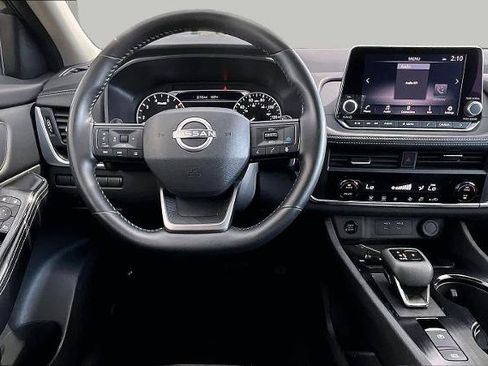 Certified 2025 Nissan Rogue SV FWD image 6