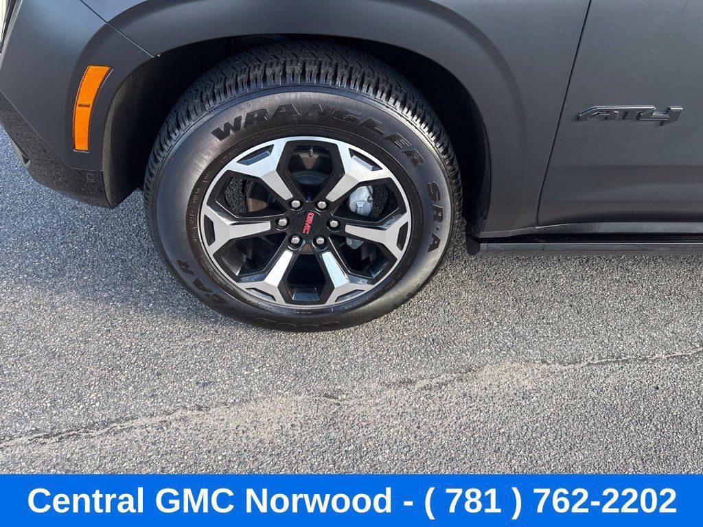 Used 2026 GMC Yukon AT4 AWD/4WD image 9