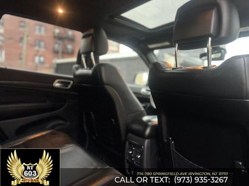 Used 2017 Jeep Grand Cherokee Altitude image 11