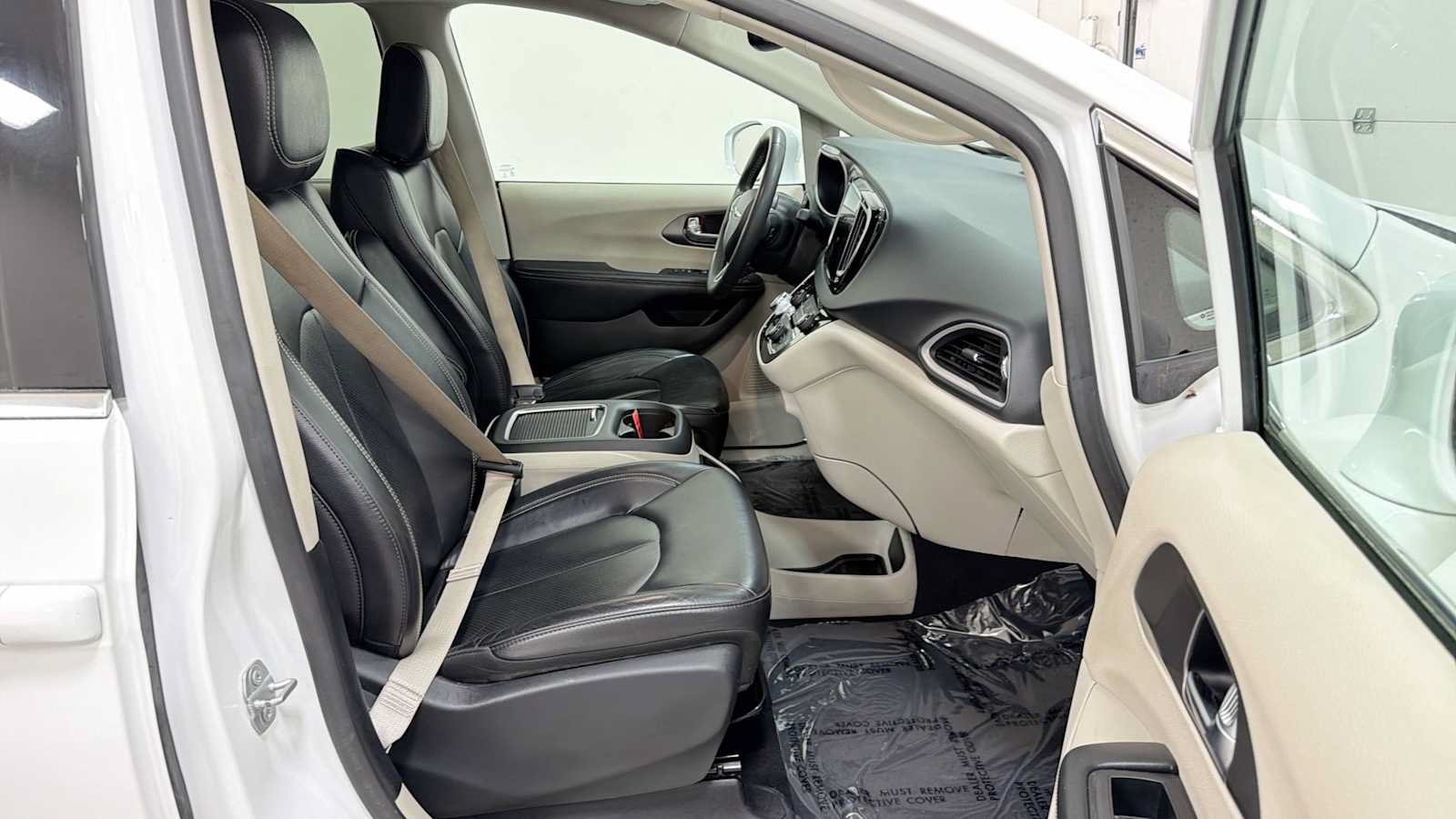 Used 2022 Chrysler Pacifica Touring-L FWD image 29