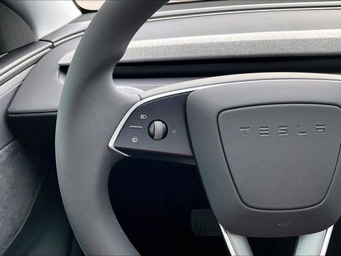 Used 2026 Tesla Model Y AWD image 18