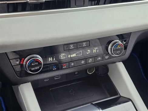 Used 2024 Mitsubishi Outlander SEL image 29