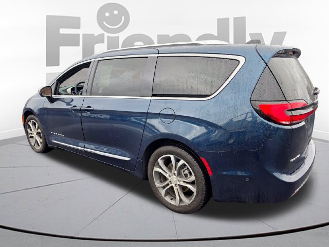Used 2025 Chrysler Pacifica Pinnacle FWD image 7