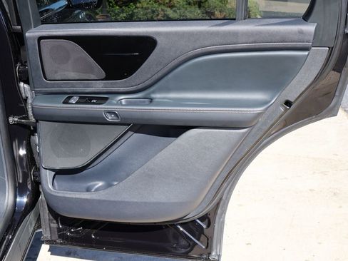 Used 2025 Lincoln Aviator AWD image 16