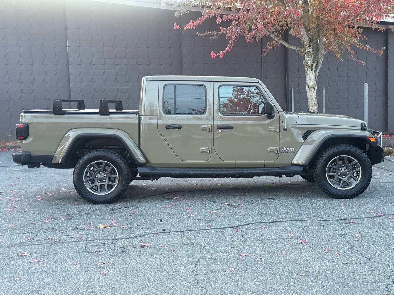 Used 2020 Jeep Gladiator Overland w/ Cold Weather Group AWD/4WD image 3