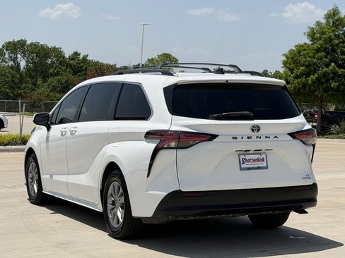 Used 2022 Toyota Sienna LE FWD image 4