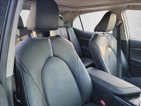 Used 2018 Toyota Camry XSE image 15