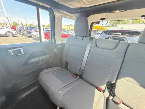 Used 2025 Jeep Wrangler Unlimited Sahara AWD/4WD image 37