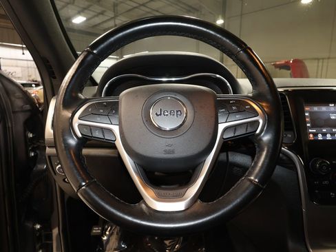 Used 2021 Jeep Grand Cherokee Laredo AWD/4WD image 10