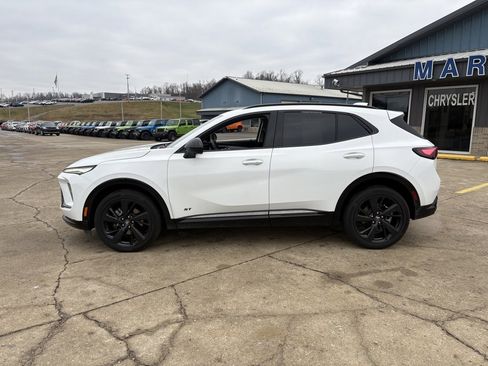 Used 2024 Buick Envision Sport Touring image 2