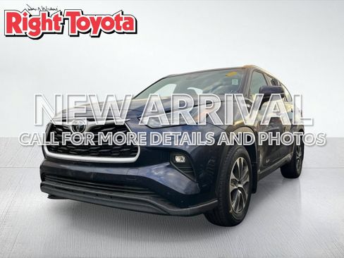 Certified 2024 Toyota Highlander XLE AWD/4WD image 1