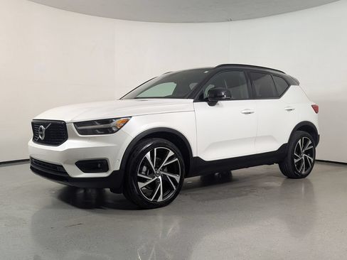 Used 2021 Volvo XC40 T5 R-Design w/ Advanced Package AWD/4WD image 3