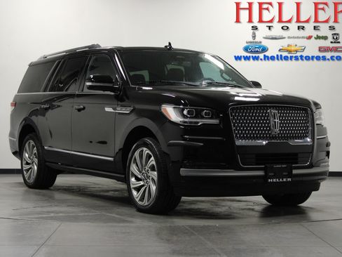 Used 2024 Lincoln Navigator L 4WD image 1
