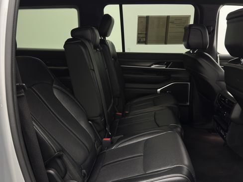 Used 2024 Jeep Wagoneer L Series II w/ Flexible Seating Group AWD/4WD image 46