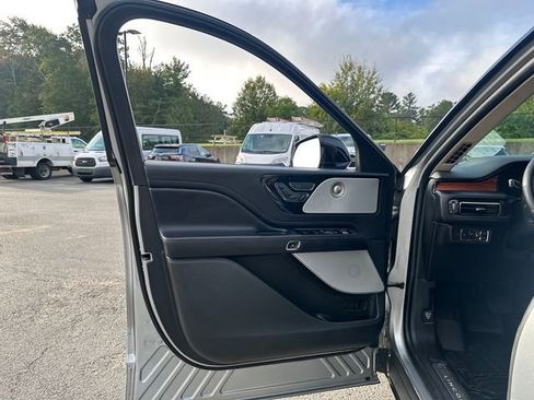 Used 2020 Lincoln Aviator Reserve w/ Equipment Group 202A image 25