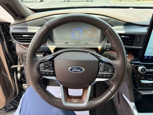 Used 2021 Ford Explorer King Ranch w/ Premium Technology Package AWD/4WD image 23