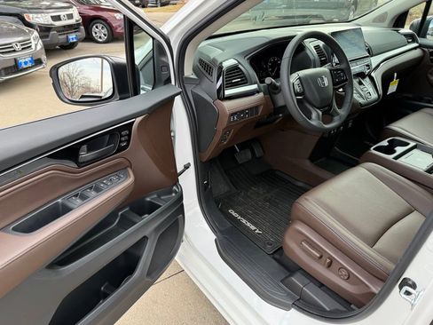 Certified 2026 Honda Odyssey Touring image 14
