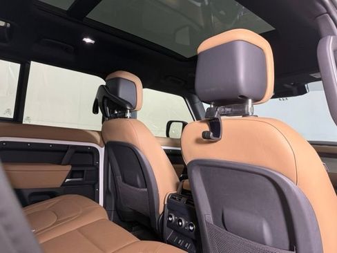 Used 2026 Land Rover Defender 110 X-Dynamic SE AWD/4WD image 30