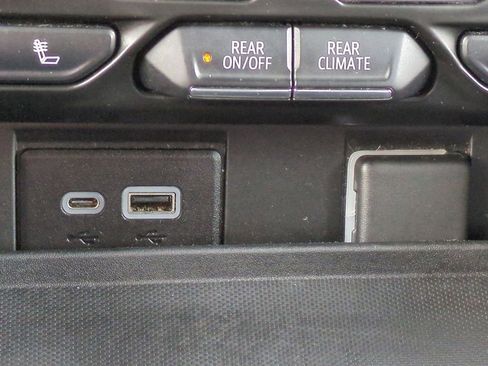 Used 2022 Chevrolet Suburban LT image 36