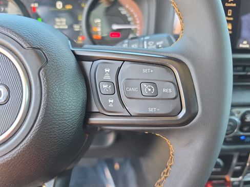 Used 2024 Jeep Wrangler Unlimited AWD/4WD image 15