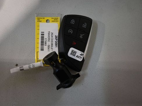 Used 2024 Chevrolet Traverse LT AWD/4WD image 9