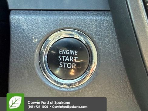 Used 2018 Toyota Camry SE w/ Moonroof Package FWD image 29