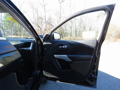 Used 2018 Jeep Cherokee Overland w/ Heavy Duty Protection Group image 13