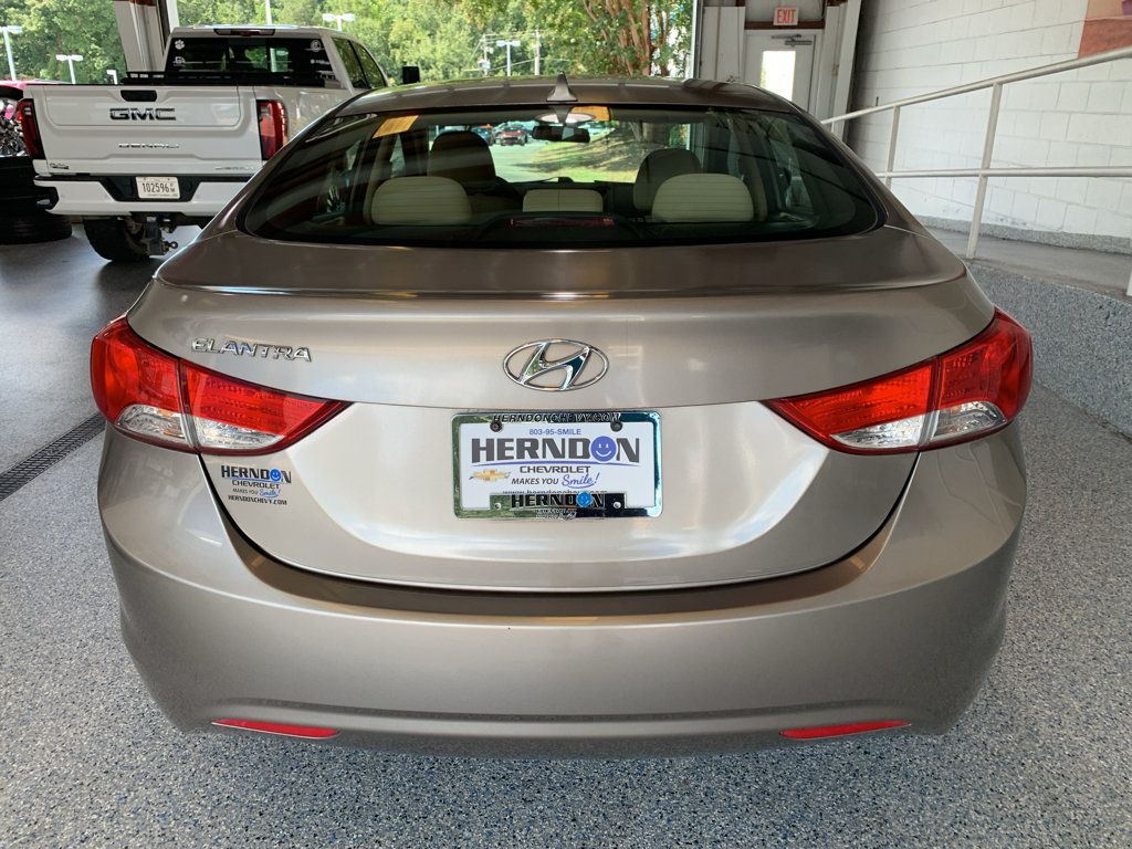 Used 2013 Hyundai Elantra GLS w/ Preferred Pkg FWD image 6