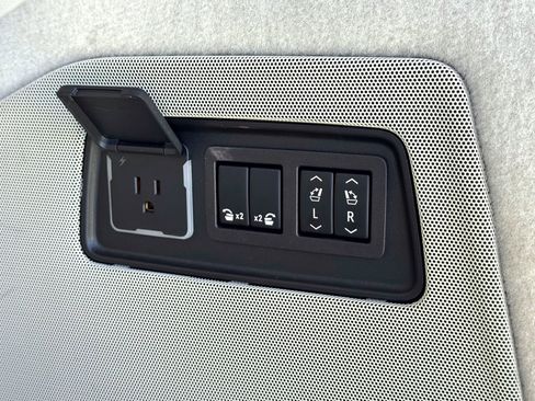 Used 2023 Cadillac Escalade Sport Platinum w/ Heavy-Duty Trailer Package image 9