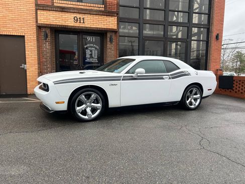 Used 2012 Dodge Challenger R/T image 5