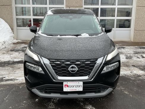 Used 2022 Nissan Rogue SV image 2