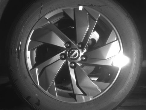 Used 2025 Nissan Rogue SV FWD image 14