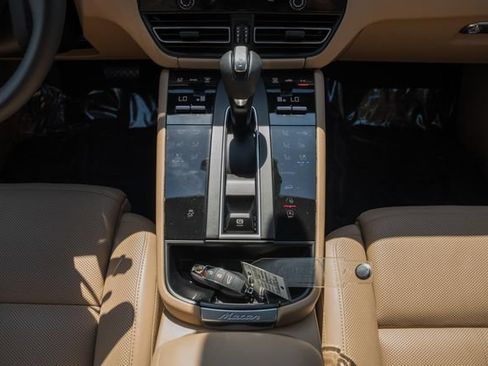 Used 2026 Porsche Macan AWD/4WD image 20