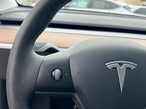Used 2021 Tesla Model Y Long Range AWD/4WD image 19