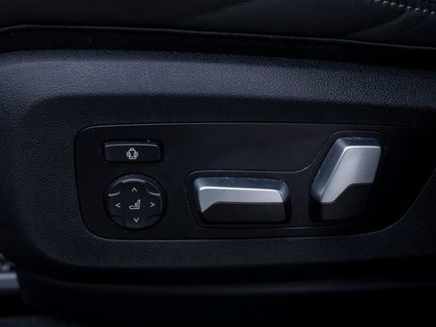 Used 2025 BMW X5 xDrive40i w/ M Sport Package AWD/4WD image 39