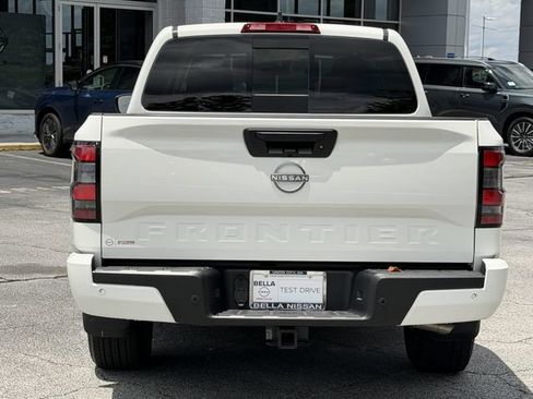 Certified 2025 Nissan Frontier SV w/ SV Convenience Package RWD image 4