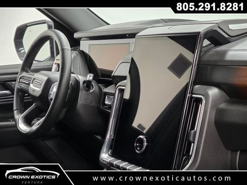 Used 2025 GMC Yukon XL Denali AWD/4WD image 12